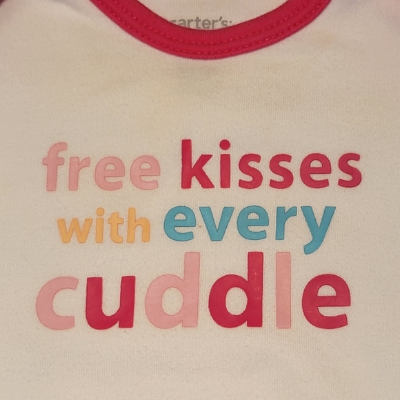 CARTER'S ♡ Adorable Pink Trim "FREE KISSES WITH EVERY CUDDLE" Bodysuit Onesie NB - Picture 6 of 10